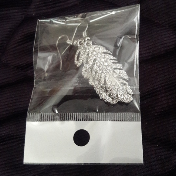 Angel Wing Earrings White Gold Plated NWOT - Picture 7 of 7